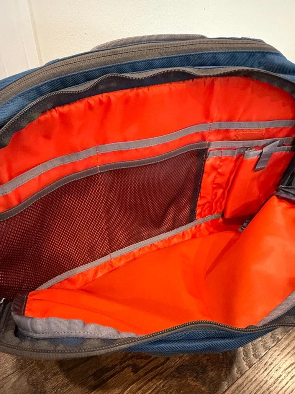 Patagonia Transport Shoulder Bag 26L messenger laptop travel bag